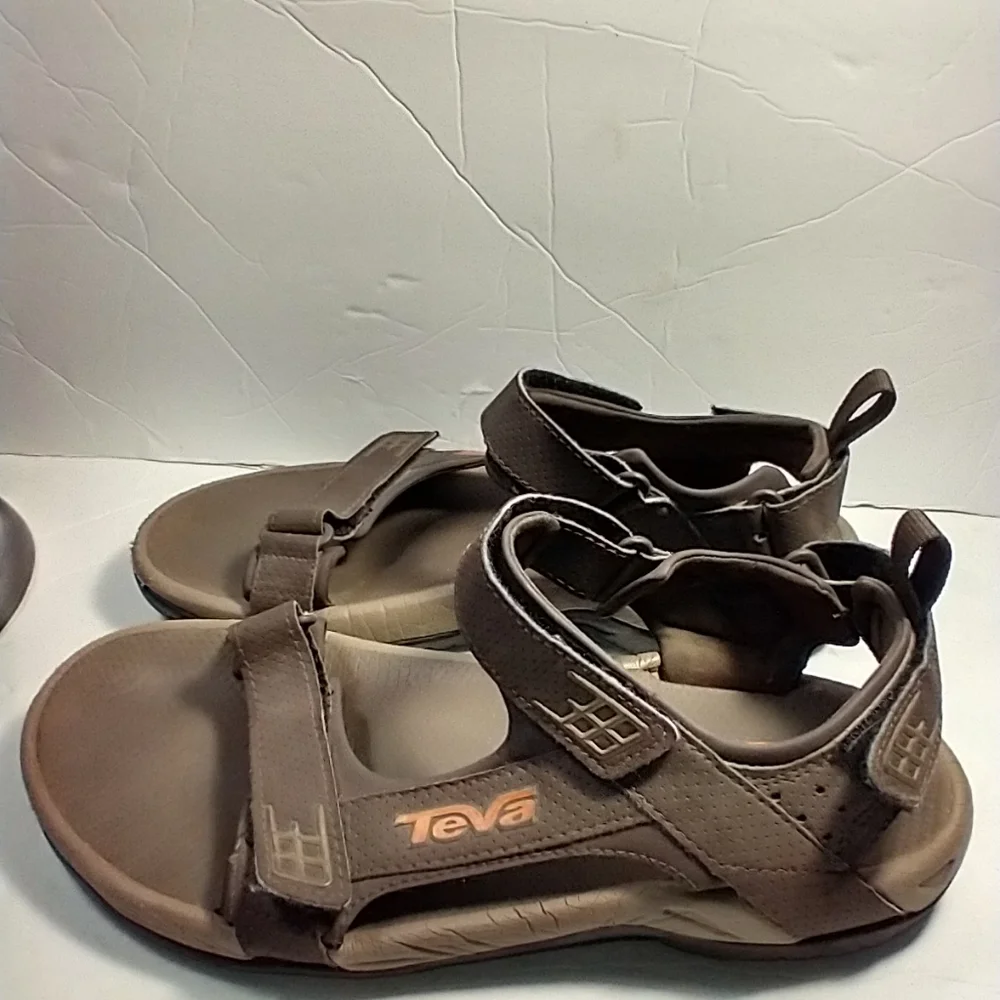 Teva Minam Outdoor Adjustable Hook & Loop Sandals Men's sz 8.